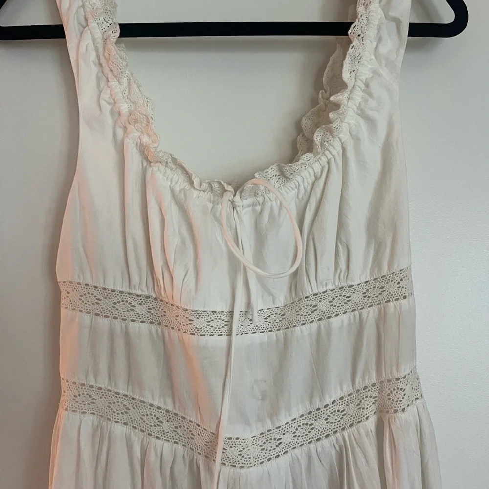 White Sleeveless Dress - Picture 5 of 8